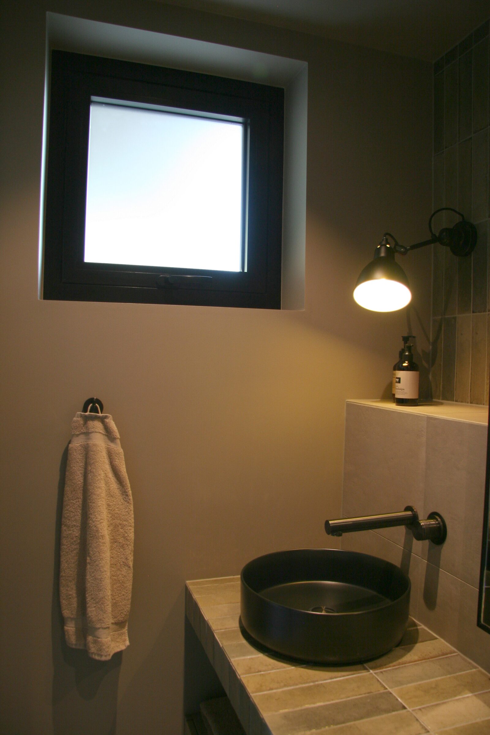 The separate WC, with a round black basin on a timber shelf beneath the window.